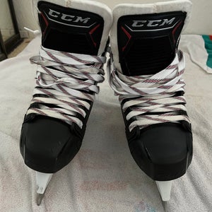 Intermediate Used CCM JetSpeed FT480 Hockey Skates Regular Width Size 5.5