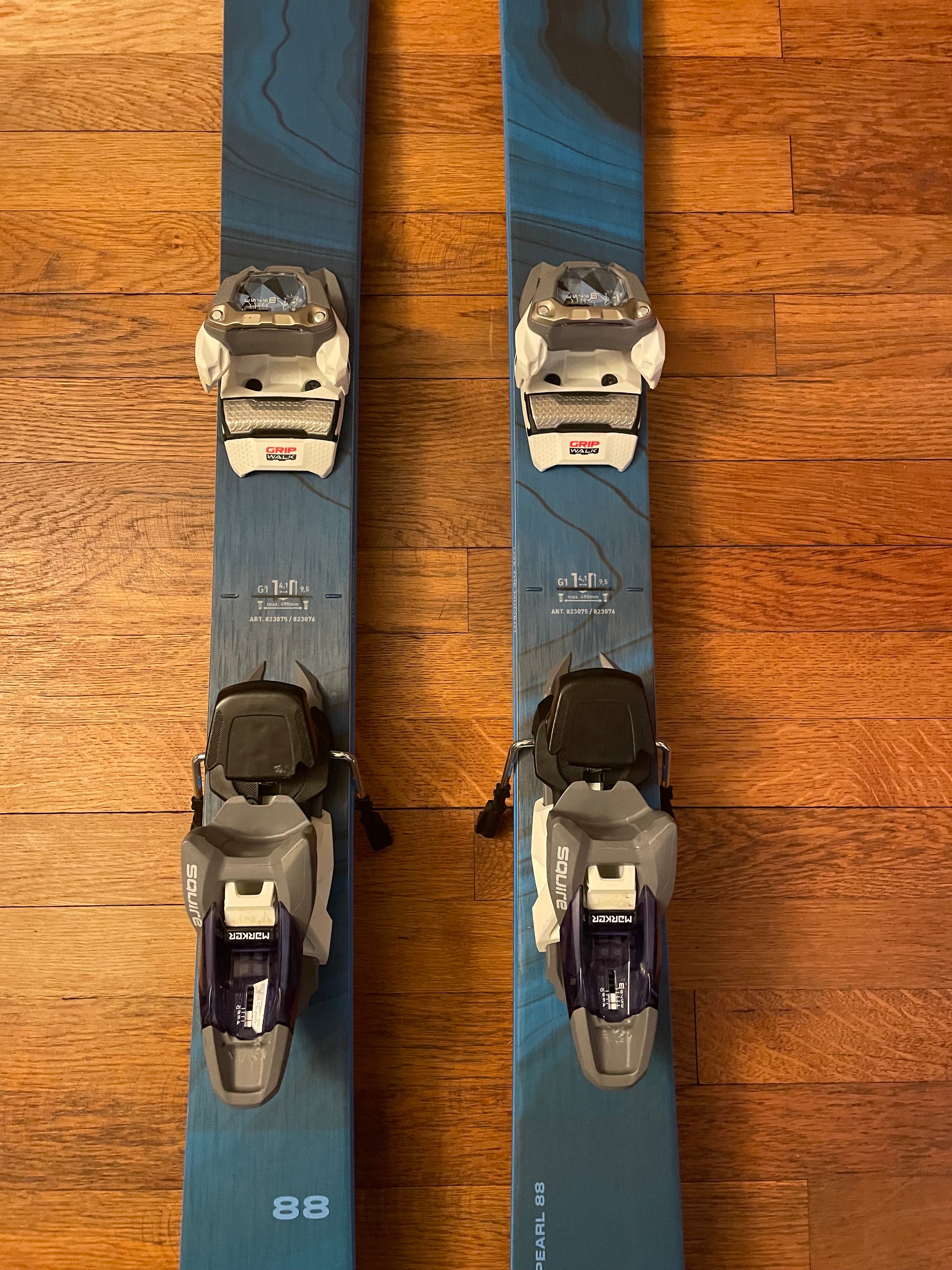 LIKE NEW 2023 Blizzard Black Pearl 88 159 cm Skis with Marker