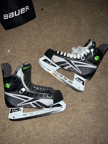 Used Reebok Regular Width Size 8 5K Hockey Skates