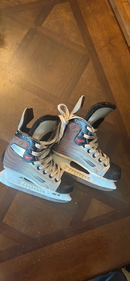 Used Bauer Regular Width Size 13 Vapor VI Hockey Skates