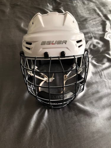 Used Large Bauer Re-Akt Helmet