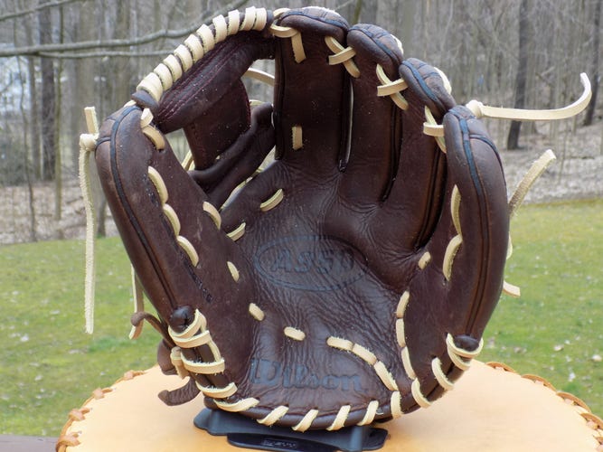 Used Wilson Right Hand Throw Infield A950 Baseball Glove 11.5"