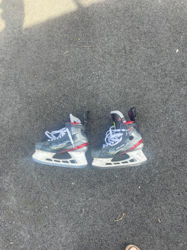Used Bauer Regular Width  Size 10 Vapor 2X Pro Hockey Skates