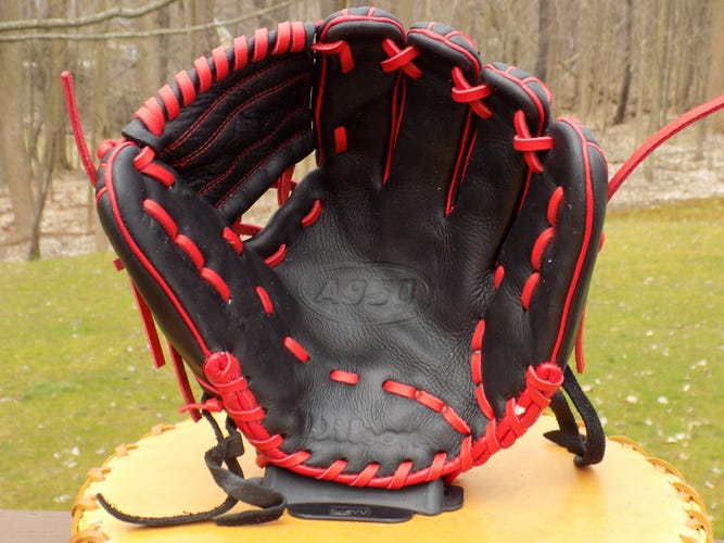 Used Wilson Right Hand Throw Infield A950 Baseball Glove 11.5"