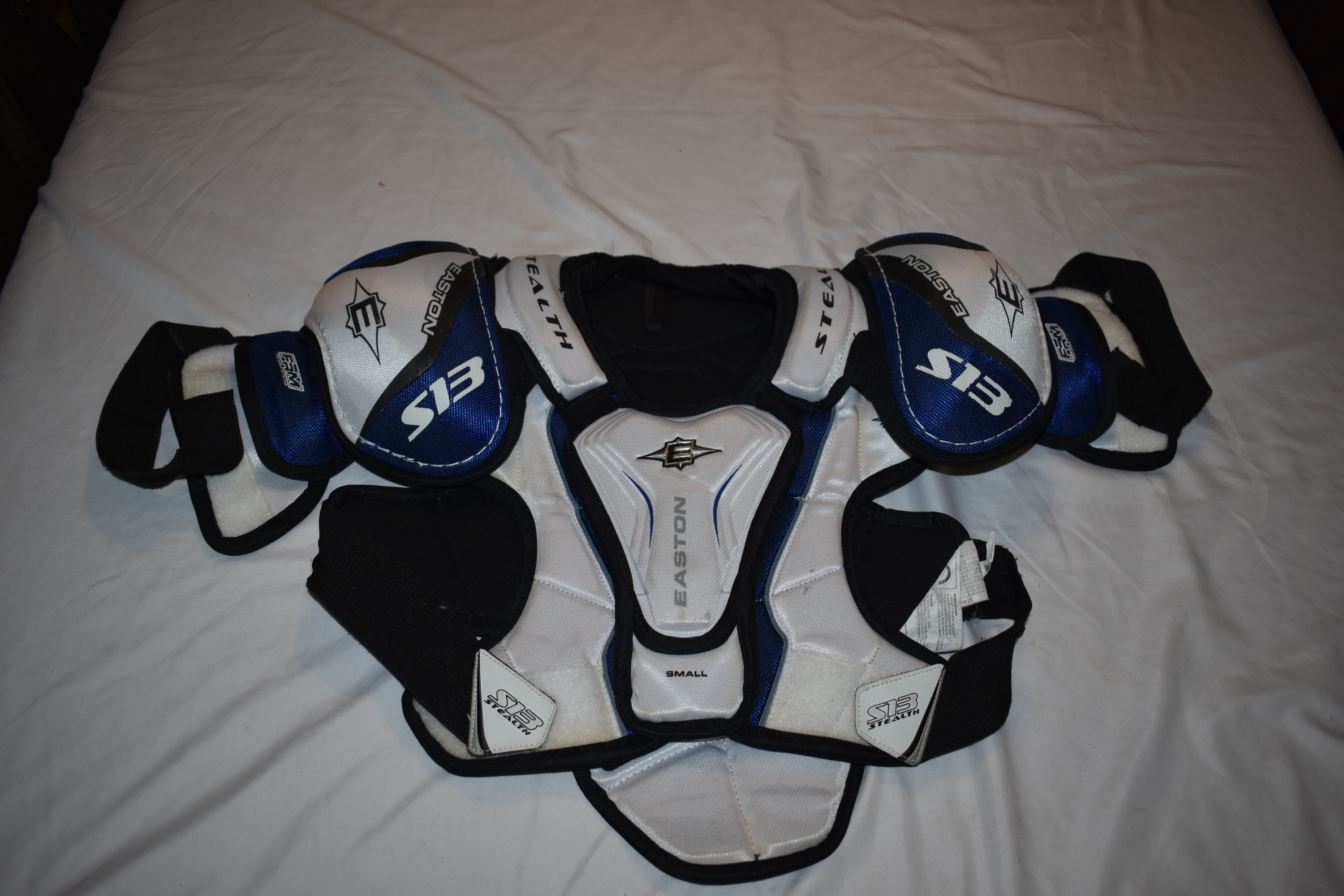Easton Stealth S13 Hockey Shoulder Pads, Junior Small - Great Condition!