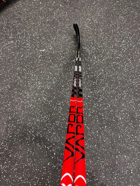 2 Pack Senior Right Handed P28 Pro Stock Vapor Hyperlite Hockey Stick