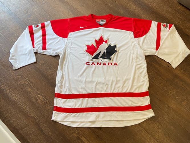 White XXL Men's Team Canada Nike Jersey