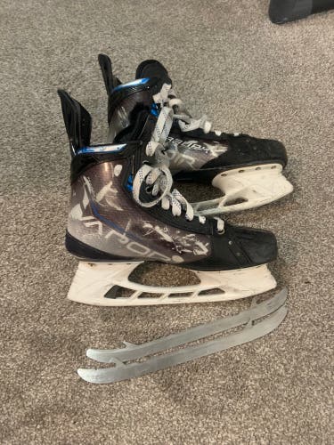 Used Bauer Regular Width Pro Stock Size 9 Vapor Hyperlite Hockey Skates