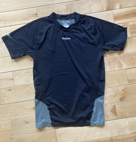Reebok short sleeve compression shirt - L