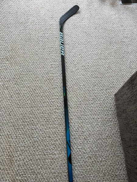 Senior Right Handed P88 Nexus Geo Hockey Stick
