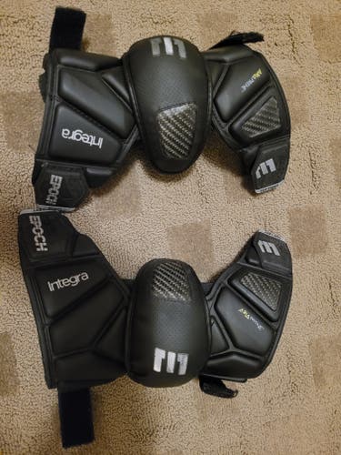 Epoch Integra Elite Arm Pads Adult Medium BLACK