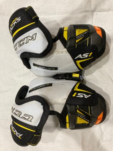 Used Medium CCM Super Tacks AS1 Elbow Pads