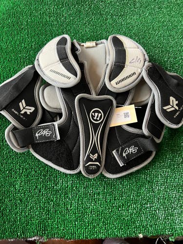 Youth Medium Warrior Rabil Next Shoulder Pads