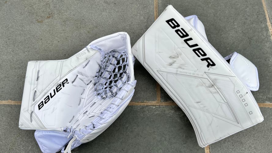 Like new Bauer Mach Senior Glove And Blocker Set