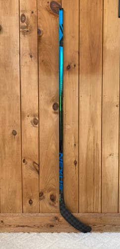 Senior Right Handed P92M Bauer Nexus Geo Hockey Stick