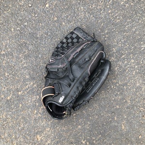 Used Mizuno Finch Right Hand Throw Pitcher Softball Glove 12.5"