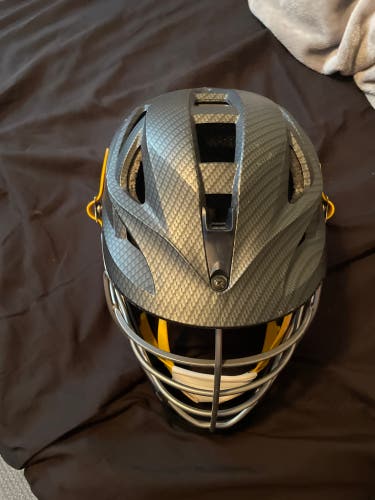 Player's Cascade S Helmet-Carbon With Yellow Chinstrap