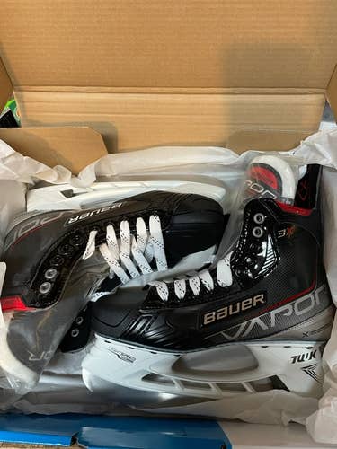 Senior New Bauer Vapor 3X Hockey Skates Size 7