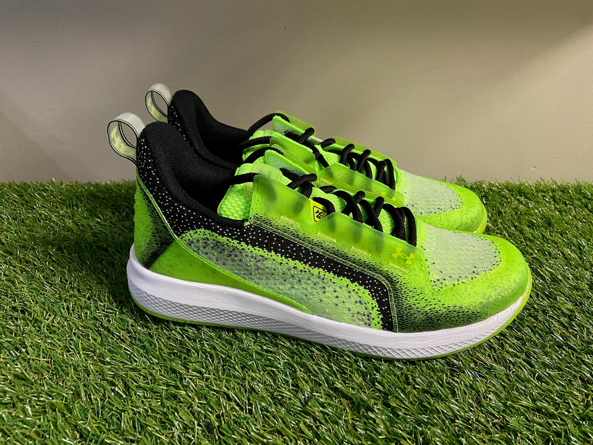 Under Armour Bryce Harper 6 'Hyper Green' Turf Baseball 3024321-300 Men Sz  9.5