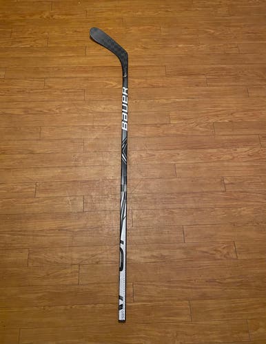 Intermediate Left Hand P28  Vapor FlyLite Hockey Stick