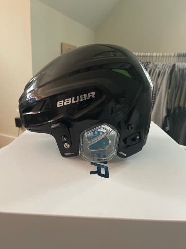 New Medium Bauer Pro Stock Hyperlite Helmet