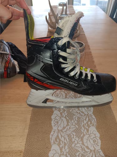Senior Used Bauer Vapor Hockey Skates Regular Width Size 10