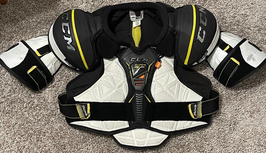 Senior Large CCM Pro Stock Supertacks Shoulder Pads