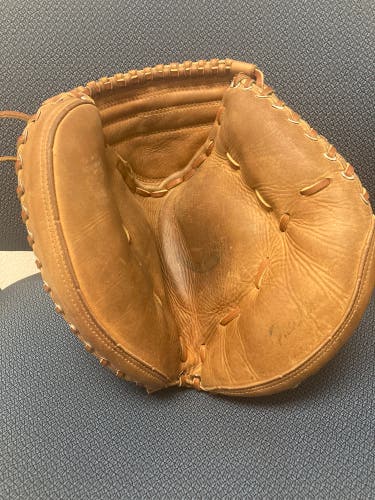 Re-laced/reconditioned Nokona Catcher’s mitt-35’ RHT