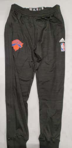 30406 Adidas KNICKS DERRICK WILLIAMS Game Used Authentic Warm Up Pants w/COA