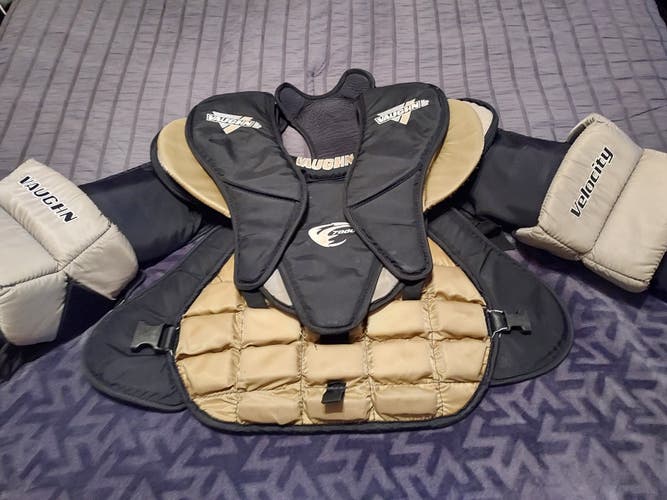 Used Medium Vaughn 7000 Goalie Chest Protector
