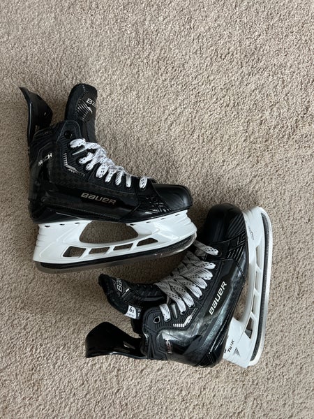 Intermediate New Bauer Supreme Mach Hockey Skates Size 6.5