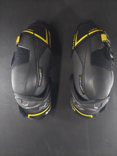 New Medium CCM Tacks 9080 Elbow Pads