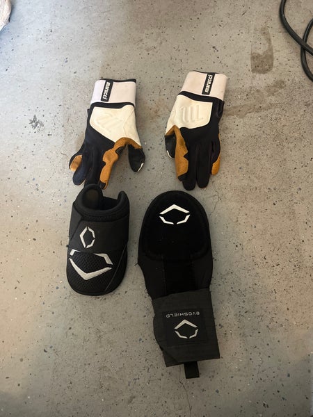 New Small Marucci Blacksmith Batting Gloves