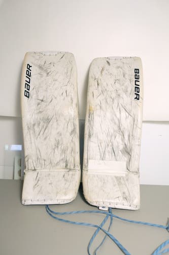 Used 33" Bauer Ultrasonic Goalie Leg Pads Size: Small