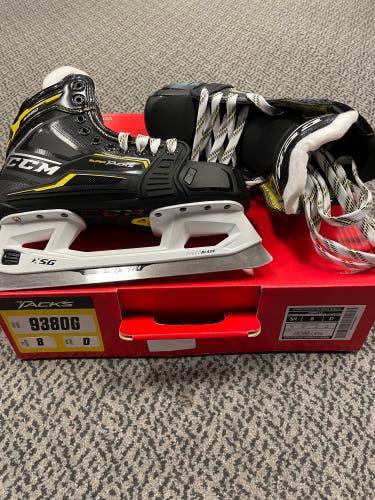 CCM 9380G size 8 D width goalie skates