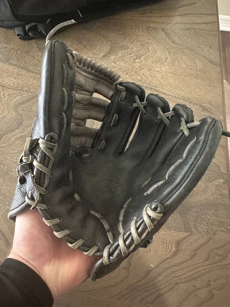 Used Right Hand Throw 11.5" A2000 Baseball Glove