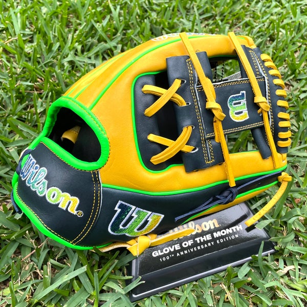 Wilson Custom A2000 D33 11.75 Baseball Glove - GOTM January 2023 –  TripleSSports