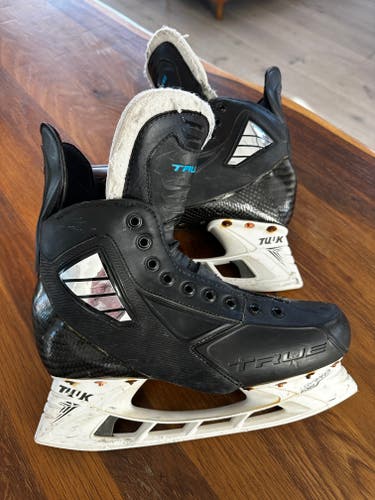 Senior Used True Pro Custom Hockey Skates Size 7.5