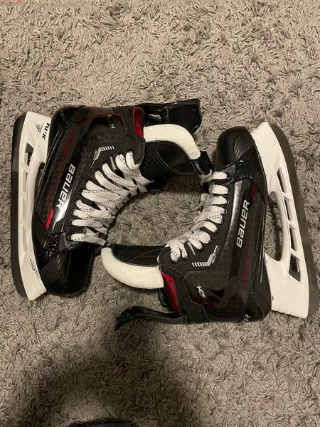 New* Red Bauer Regular Width Size 11 Supreme Mach Hockey Skates