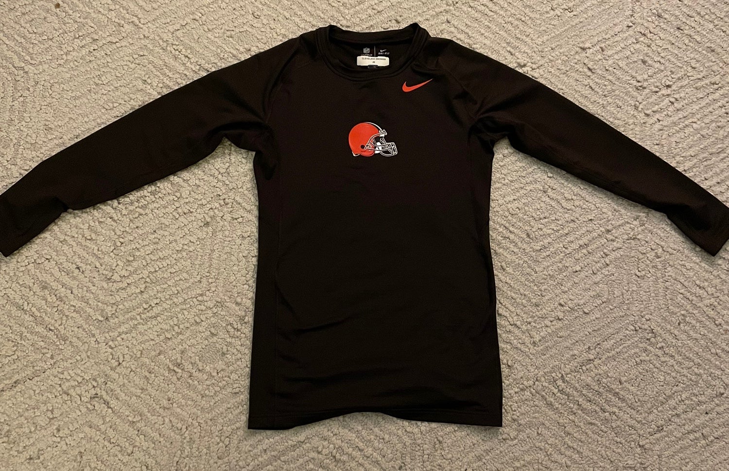 Nike Men's Dri-Fit Sideline Velocity (NFL Cleveland Browns) Long-Sleeve T-Shirt in Grey, Size: Medium | 00KX06G93-078