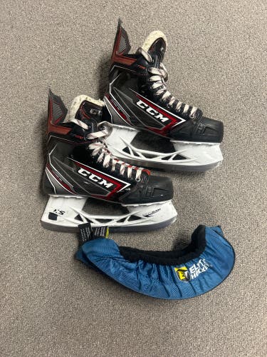 CCM Size 6 D JetSpeed FT490 Hockey Skates With Skate Guards