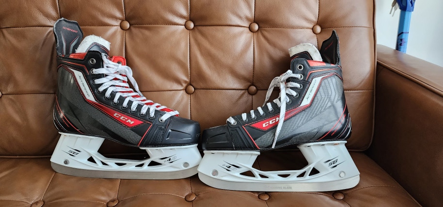New Senior CCM Jetspeed Hockey Skates Extra Wide Width Size 8.5