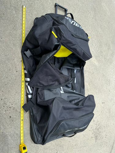 Senior size Bauer elite wheeled Golie bag