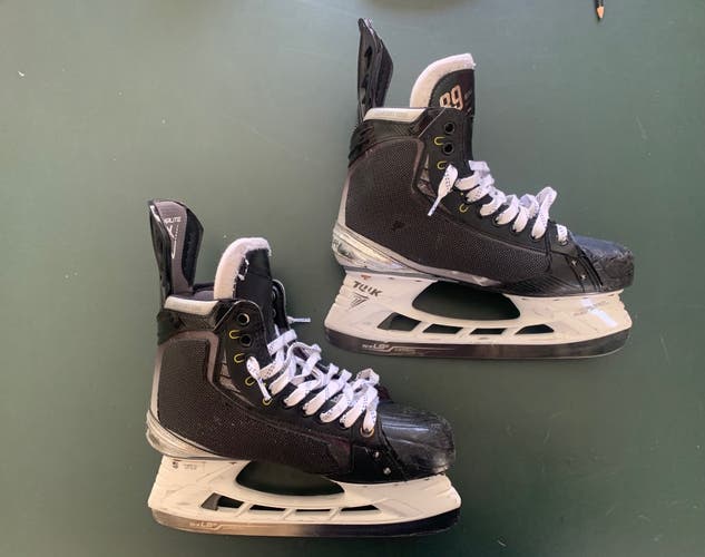 BAUER VAPOR HYPERLITE Adrian Kempe Hockey Skates Pro Stock Left Size 8 3/4 EE Right Size 9 1/4 EE