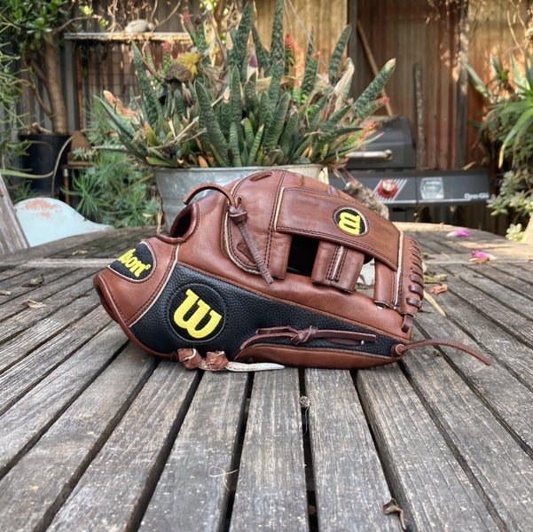 Wilson A2000 G5 11.75" SuperSkin RHT Baseball Glove 2015