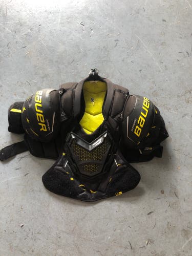 Used Medium Bauer Supreme 3S Pro Shoulder Pads