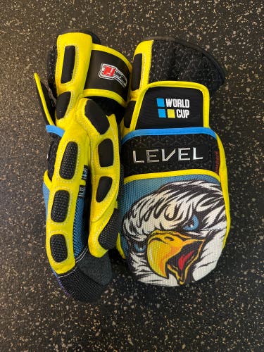 Brand new Level World Cup race mittens