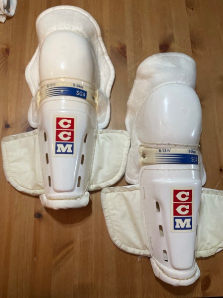 Rare vintage CCM BOYS 13 1/2 ICE HOCKEY SHIN PADS SG4