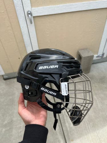 Used Medium Bauer  Re-Akt 150 Helmet