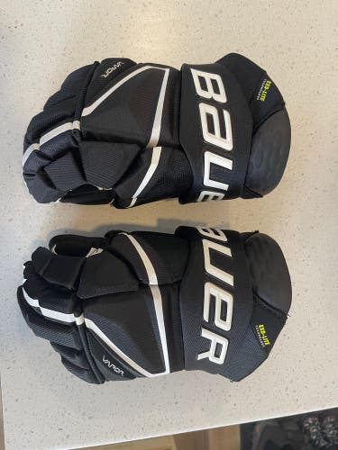 Used Bauer 14"  Vapor Hyperlite Gloves